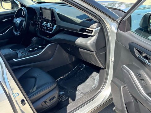 Used 2023 Toyota Highlander XLE image 28