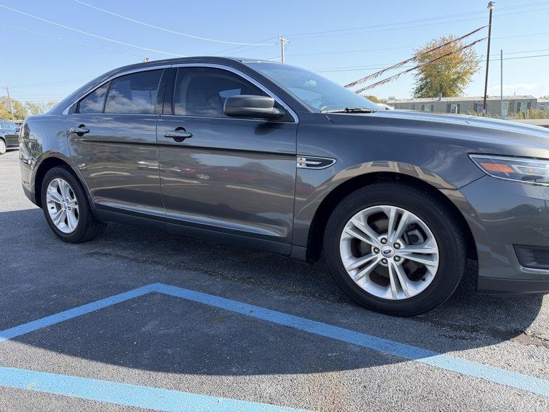 Used 2017 Ford Taurus SE FWD image 33