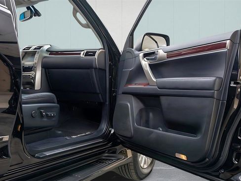 Used 2018 Lexus GX 460 image 27
