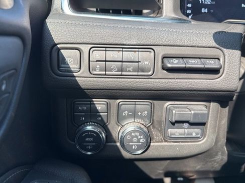 Used 2024 GMC Yukon Denali w/ Advanced Technology Package image 15