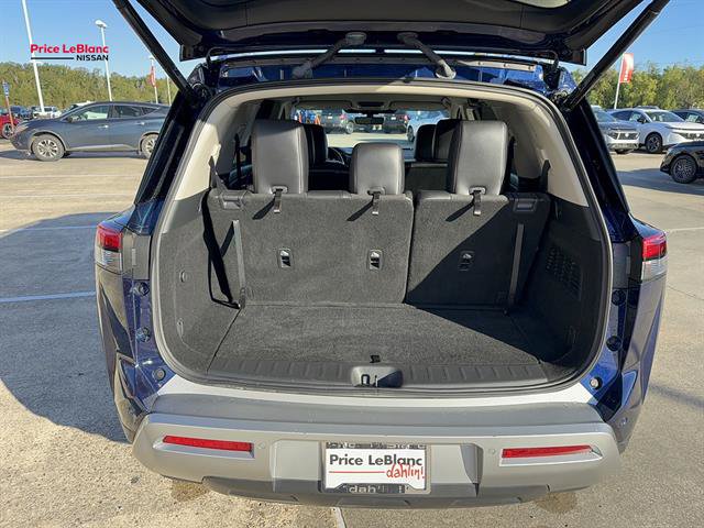 Used 2025 Nissan Pathfinder SL FWD image 21