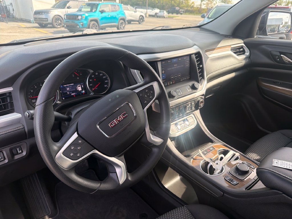 Used 2021 GMC Acadia SLE w/ Driver Convenience Package FWD image 14