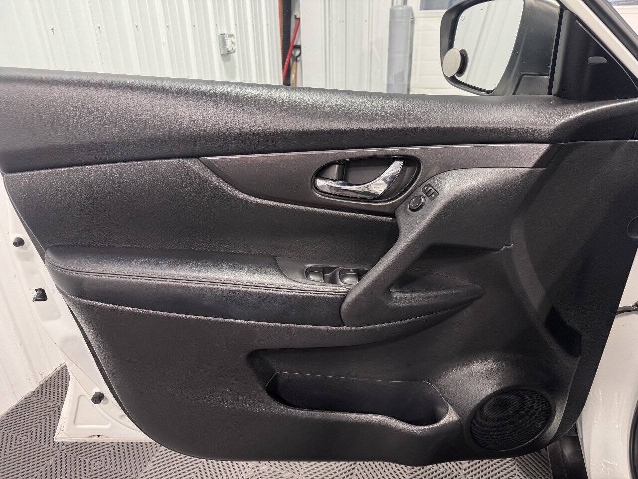 Used 2020 Nissan Rogue SV AWD/4WD image 9