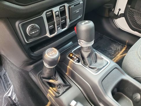 Used 2024 Jeep Wrangler Unlimited Sport AWD/4WD image 30