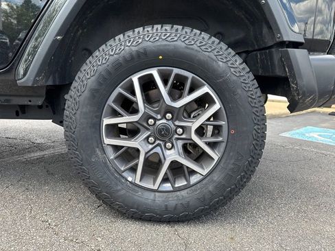 Used 2025 Jeep Wrangler Unlimited Sahara AWD/4WD image 46