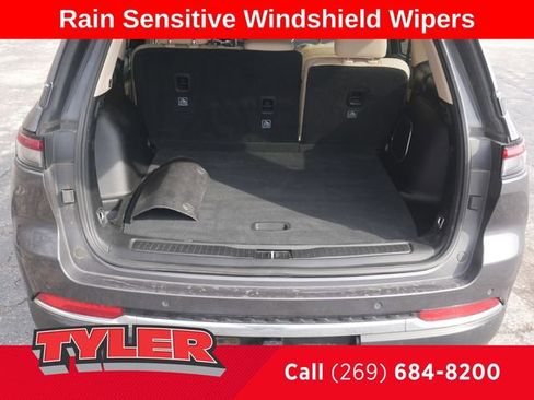 Certified 2022 Jeep Grand Cherokee Limited w/ Luxury Tech Group II AWD/4WD image 17