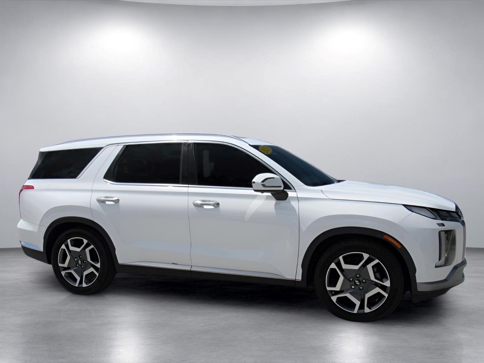 Used 2023 Hyundai Palisade Limited FWD image 2