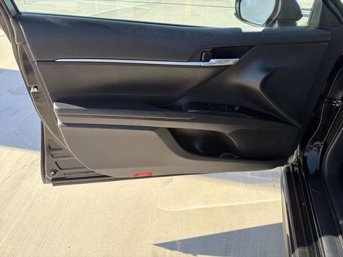 Used 2021 Toyota Camry SE w/ Blackout Package (TMS) image 9