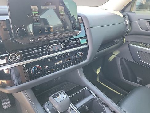 Used 2023 Nissan Pathfinder SL w/ Black Appearance Package AWD/4WD image 20