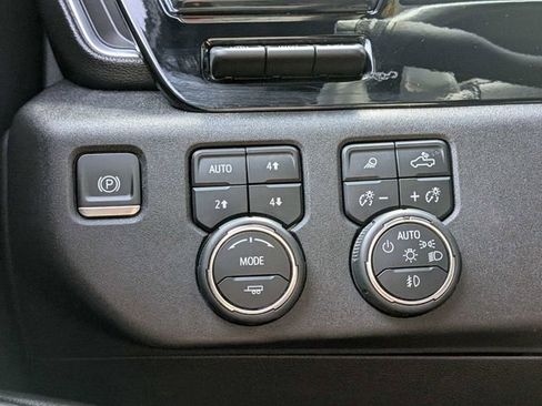 Used 2024 Chevrolet Silverado 1500 High Country w/ Technology Package AWD/4WD image 30