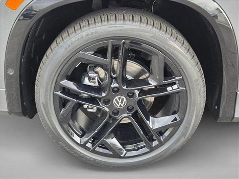 New 2026 Volkswagen Tiguan SE R-Line FWD image 10