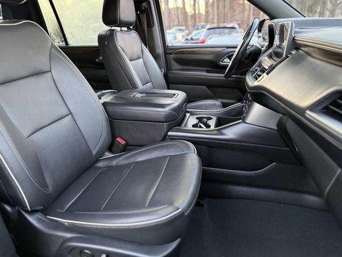 Used 2022 Chevrolet Suburban Premier w/ Premium Package image 28