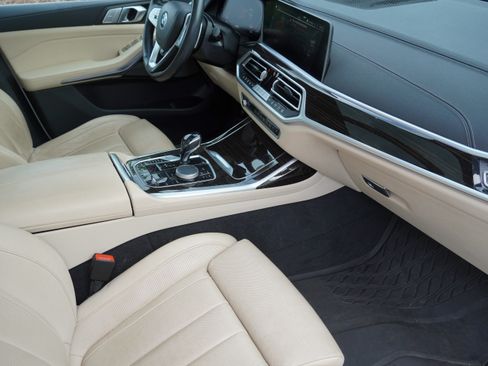 Used 2021 BMW X7 xDrive40i w/ Premium Package AWD/4WD image 11
