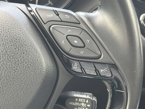 Used 2019 Toyota C-HR Limited FWD image 34