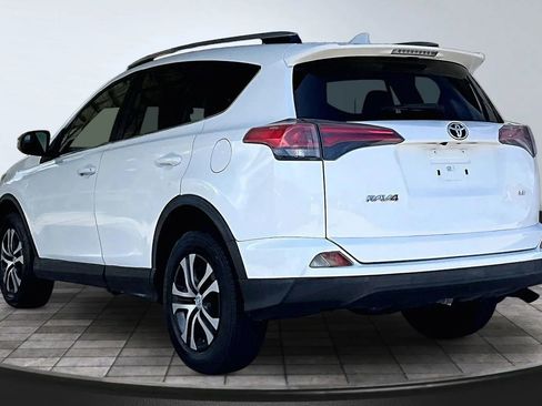 Used 2017 Toyota RAV4 LE FWD image 4
