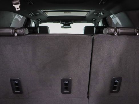 Used 2023 Chevrolet Tahoe Z71 w/ Luxury Package image 34