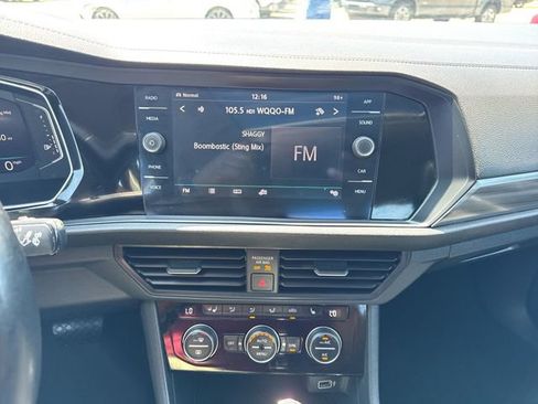Used 2019 Volkswagen Jetta SEL w/ Cold Weather Package FWD image 13