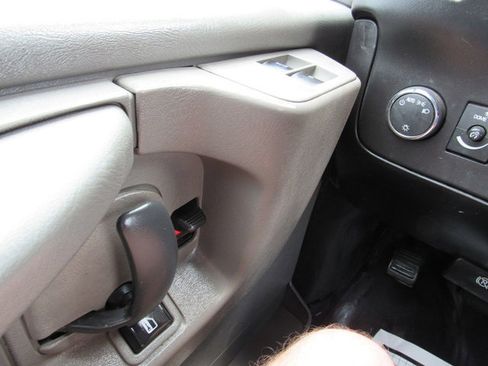 Used 2014 Chevrolet Express 2500 RWD image 35