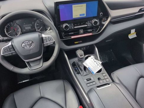 Certified 2026 Toyota Highlander XLE AWD/4WD image 27