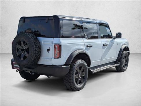New 2025 Ford Bronco Outer Banks w/ Black Appearance Package image 2