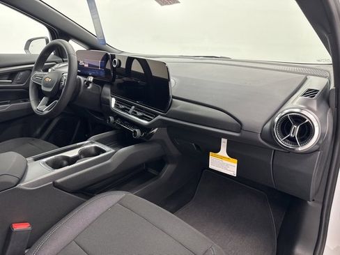 New 2026 Chevrolet Equinox EV LT image 29