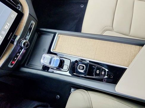 New 2026 Volvo XC60 B5 Plus w/ Protection Package Premier image 26