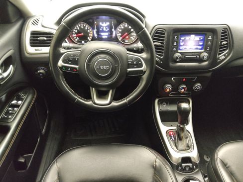 Used 2018 Jeep Compass Latitude FWD image 22