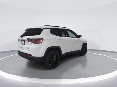 New 2026 Jeep Compass Latitude image 8