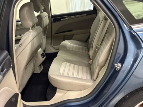 Used 2019 Ford Fusion SE FWD image 19
