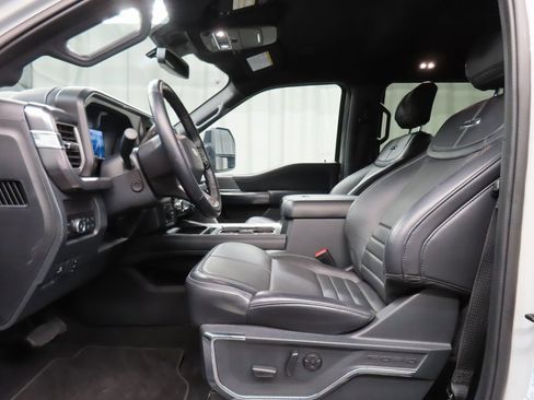 Used 2025 Ford F250 Platinum w/ FX4 Off-Road Package image 9