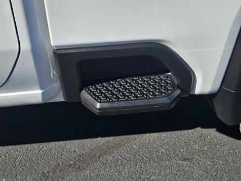 Used 2024 GMC Sierra 2500 Pro image 9