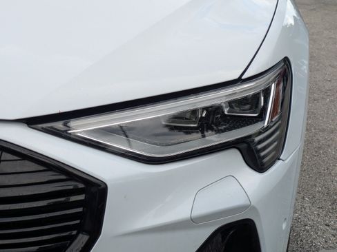 Used 2023 Audi e-tron Premium Plus w/ Premium Plus Package AWD/4WD image 10