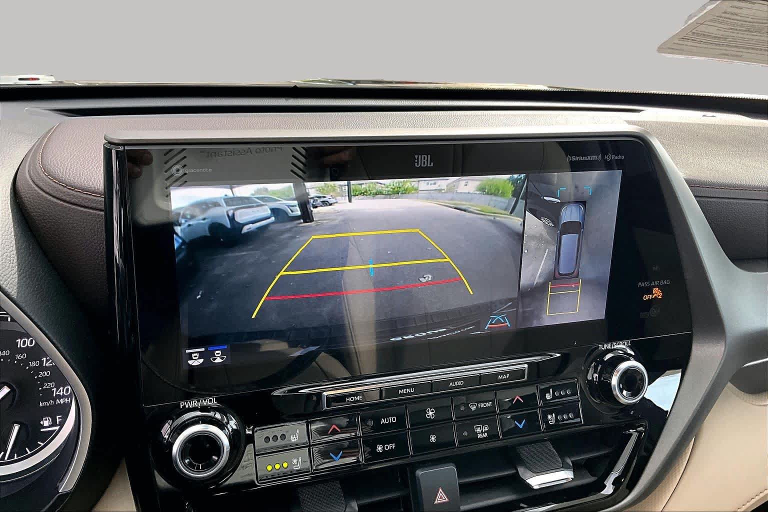 Used 2022 Toyota Highlander Limited AWD/4WD image 26