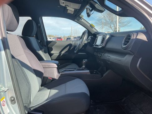 Used 2020 Toyota Tacoma TRD Sport w/ Technology Package image 13