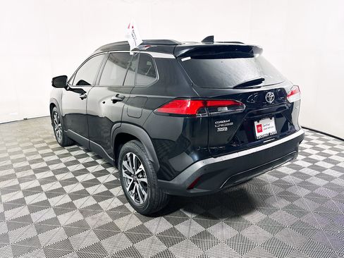 Used 2023 Toyota Corolla Cross XLE w/ Convenience Package FWD image 5