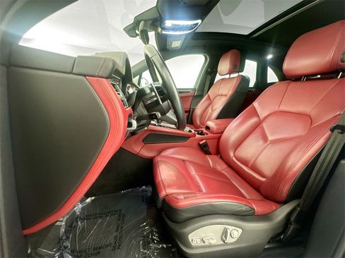 Used 2024 Porsche Macan image 18