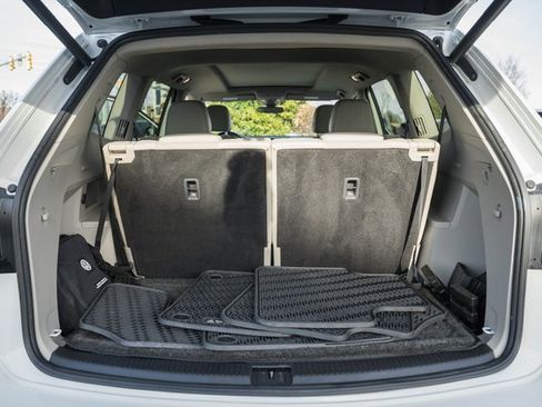 Used 2018 Volkswagen Atlas SEL Premium image 11