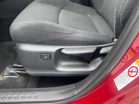 Used 2018 Toyota C-HR XLE FWD image 17