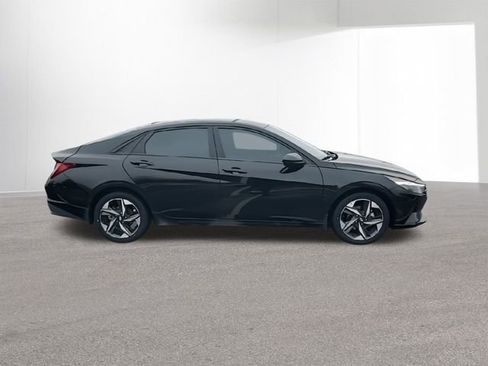 Used 2023 Hyundai Elantra SEL w/ Convenience Package image 10