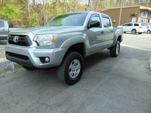 Used 2015 Toyota Tacoma 4x4 Double Cab w/ TRD Off-Road Package image 15
