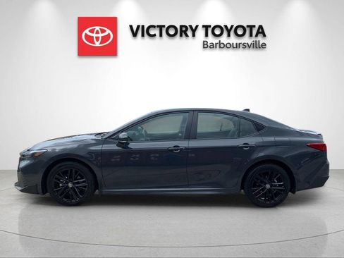 Used 2025 Toyota Camry SE image 2