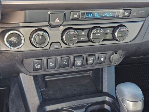 Used 2019 Toyota Tacoma TRD Off-Road w/ TRD Premium Off Road Package AWD/4WD image 25