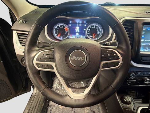 Used 2018 Jeep Cherokee Trailhawk w/ Cold Weather Group image 18