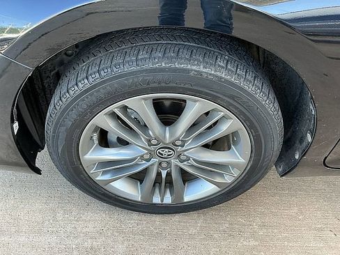 Used 2016 Toyota Camry SE image 9