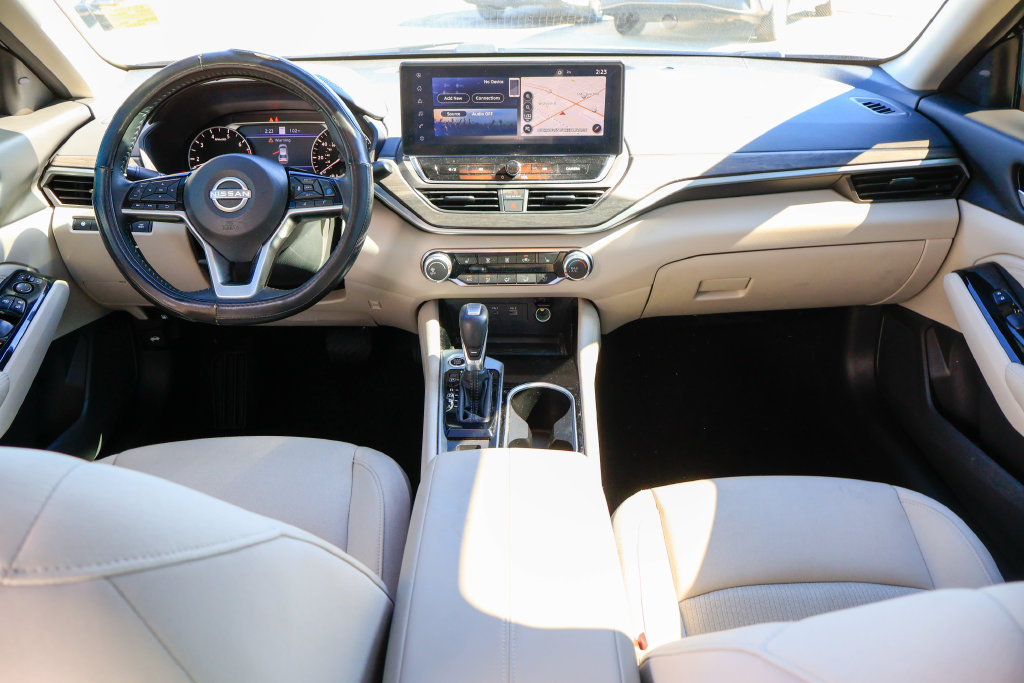 Used 2023 Nissan Altima 2.5 SV w/ SV Premium Package FWD image 6