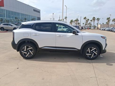 New 2026 Nissan Kicks SV w/ SV Premium Package FWD image 8