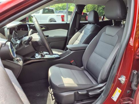 Used 2024 Chevrolet Trax LT w/ Driver Confidence Package image 8