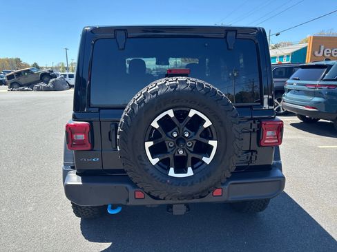 Used 2024 Jeep Wrangler Unlimited Rubicon 4xe w/ Convenience Group AWD/4WD image 7