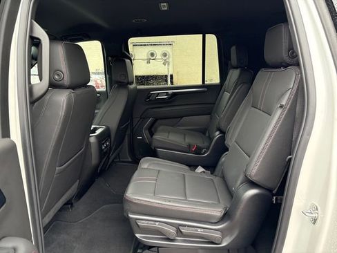 Used 2025 Chevrolet Suburban RST w/ Comfort Package AWD/4WD image 19