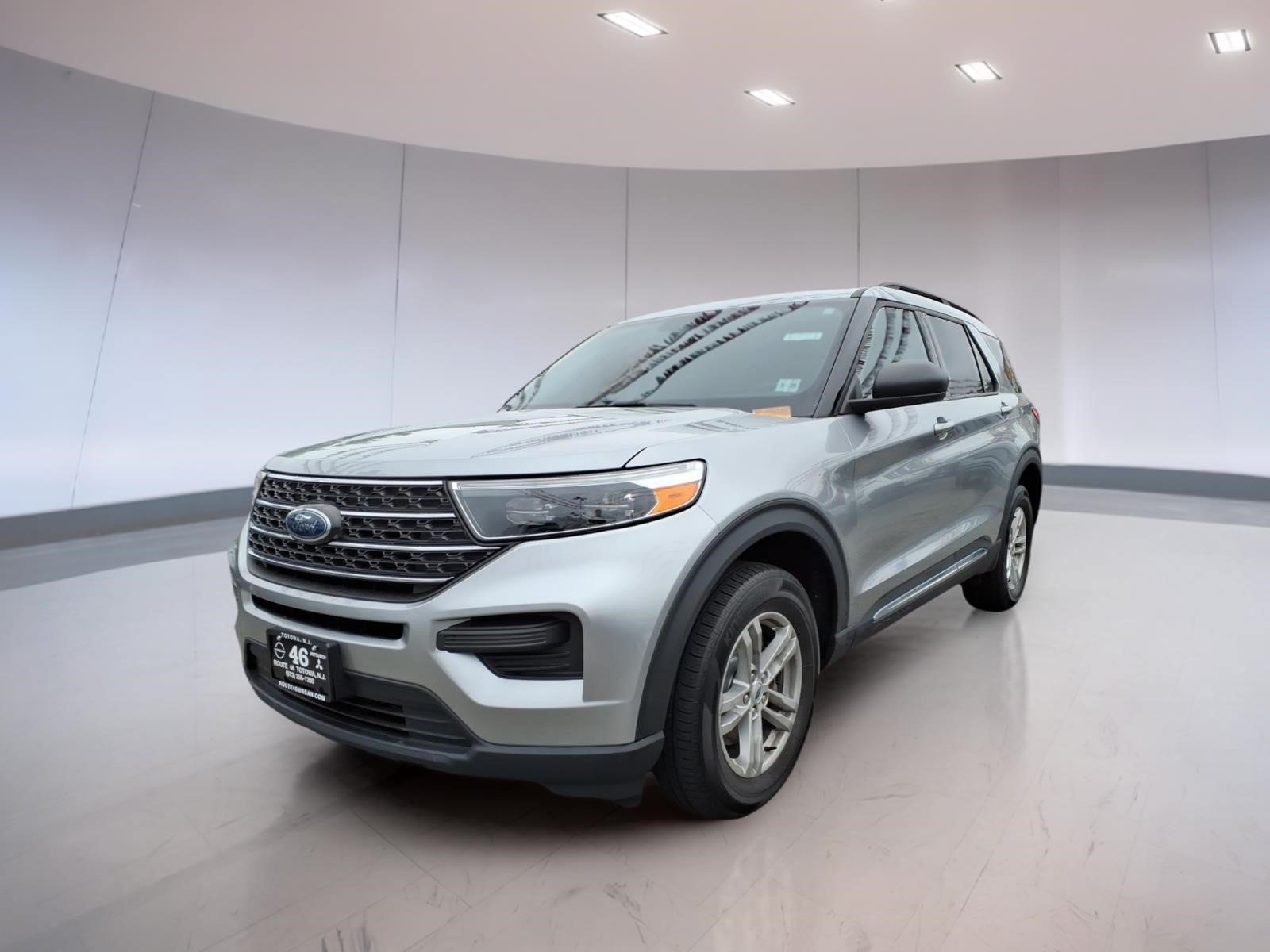 Used 2023 Ford Explorer XLT w/ Class IV Trailer Tow Package AWD/4WD image 3